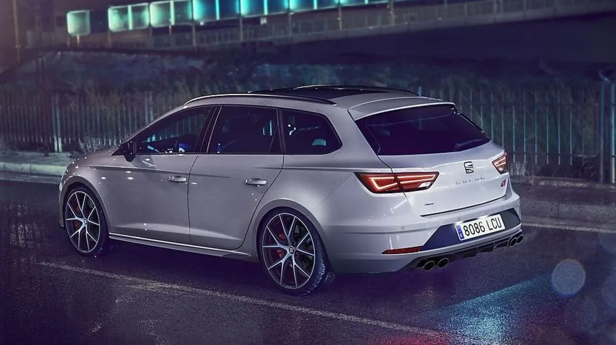 Der Seat Leon ST Cupra 300 in der „Carbon Edition“ 