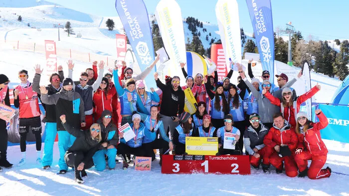 Siegerfoto von der Österreichischen Meisterschaft im Snow Volleyball auf der Turracher Höhe.
