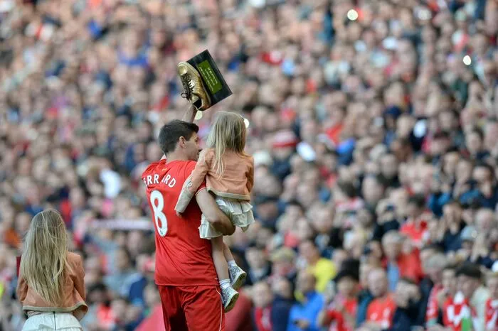Bei den Fans gilt der Brite ob seiner Fantreue als absolute Legende. Mit Liverpool konnte er 2001 und 2006 den FA-Cup gewinnen.