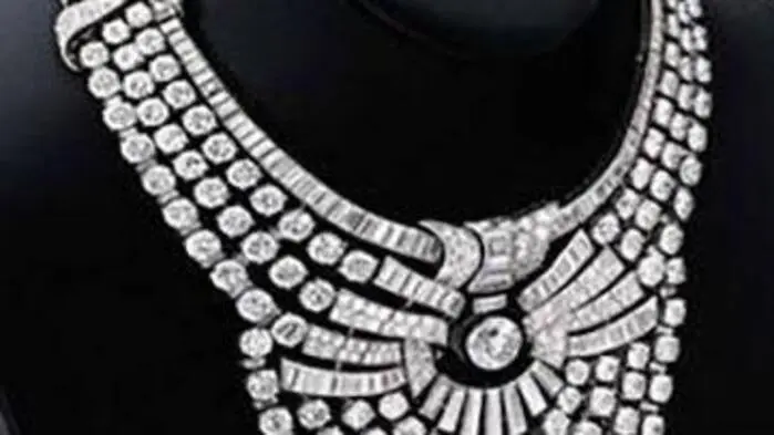 Dieses Collier wurde aus dem Wiener MAK gestohlen