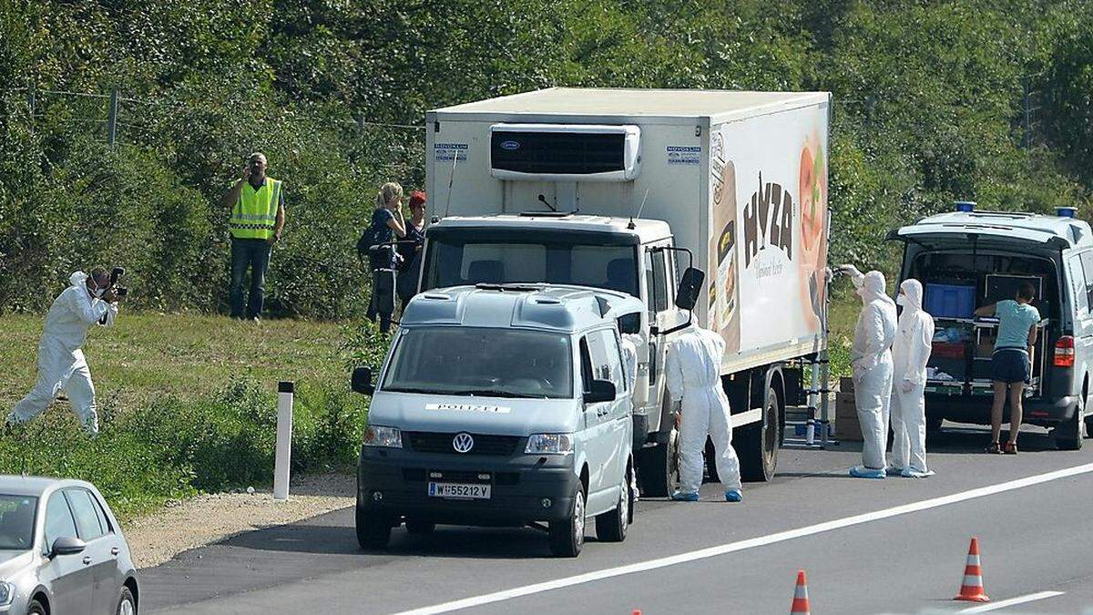 Der abgestellte Lkw auf der Ostautobahn