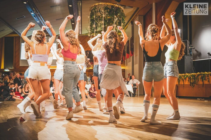 Klicken Sie durch die Bilder der Ballnacht!