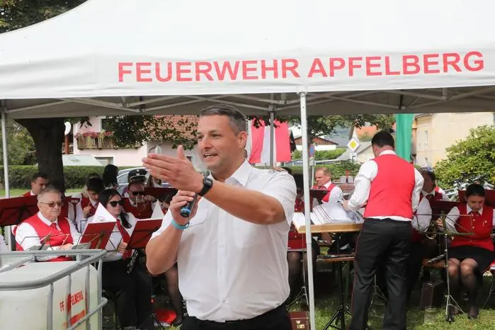 Unter den Gratulanten fanden sich unter anderem Bürgermeister Harald Bergmann, Vizebürgermeister René Jäger, Bereichsfeuerwehrkommandant Landesfeuerwehrrat Erwin Grangl, Landesfeuerwehrrat Thomas Gruber sowie die Abschnittsbrandinspektoren Andreas Stürzl, Edmund Plöbst und Christoph Leitner.
