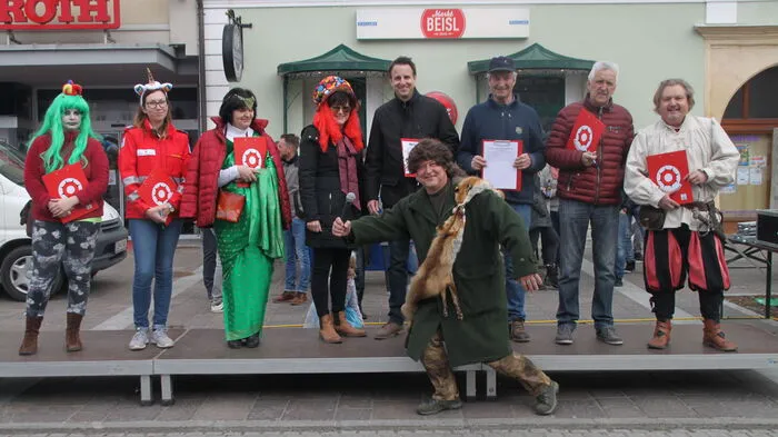 Alle Teilnehmer stellten sich der achtköpfigen Jury, die zum Schluss den Gewinner kürte. 