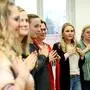 Teilnehmende des neuen Hochschullehrgangs sind gemeinsam der steirischen Volkskultur auf der Spur