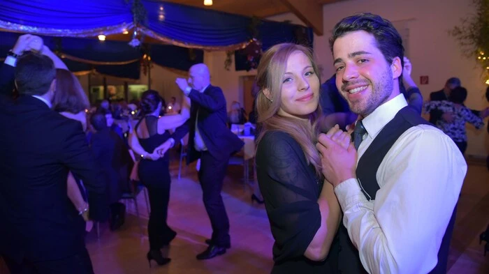 Zu Musik der Band Jäckpot tanzten die Gäste der Ebenthaler Freiwilligen Feuerwehr Zell - Gurnitz Samstagabend im Gurnitzer Mehrzweckhaus auf dem Spectacolo Ball.