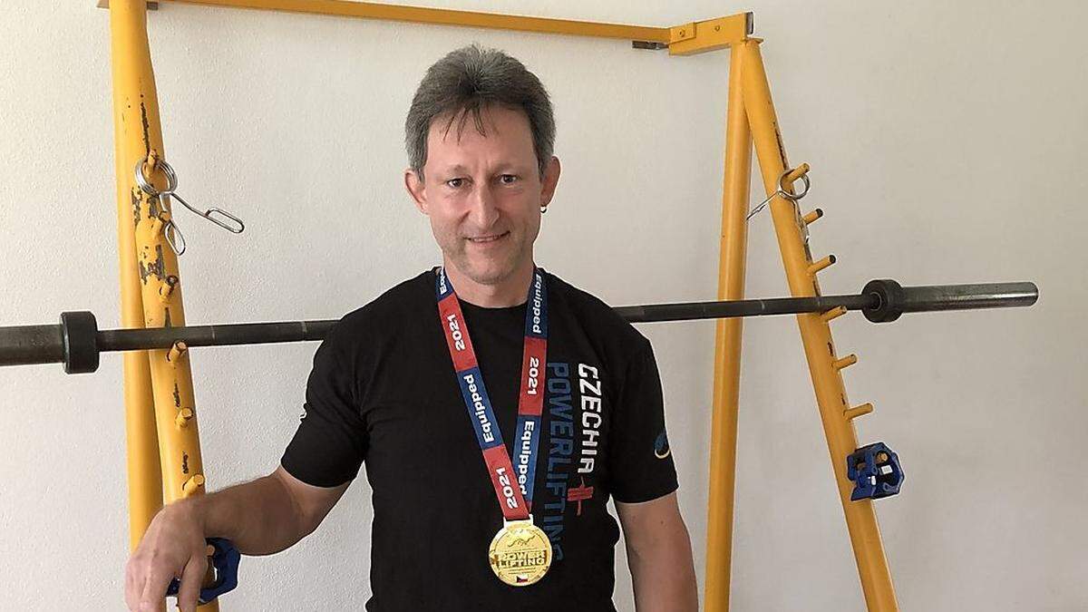 Ewald Stadlhofer ist stolz auf seine gewonnene Goldmedaille