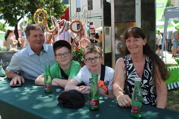 Kulinarische Spezialitäten aus der Oststeiermark sorgten ebenso für Genuss wie die musikalische Unterhaltung durch die „Zislaweng Musi“ sowie die „s’Dorfblech“. 