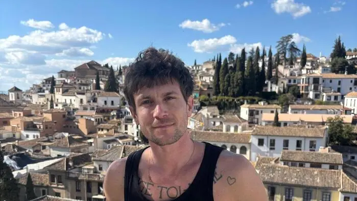 Kevin Brand ist in Villach geboren und lebt seit er 18 Jahre alt ist in Berlin. Er spielt in internationalen und nationalen Filmproduktionen