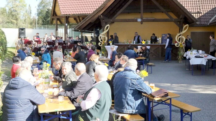Von einer musikalischen Klangwolke umhüllt war am Sonntag die kleine Ortschaft Passering. 