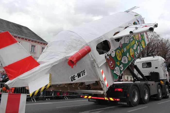 Der Partyflieger der Fußballnationalmannschaft aus Friesach bei Graz setzte zum Steilflug an.
