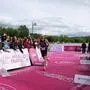 Julian Erhardt läuft in der Kategorie Sprint als Erster durchs Ziel