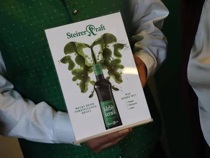 Mit dem Rorschachtest will Marketingleiterin Elisabeth Mittelbach-Krenn die Aufmerksamkeit auf das Produkt lenken. Was sehen Sie?