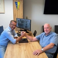 Amtsleiter Alois Opetnik (links) mit dem Globasnitzer Gemeindechef Bernard Sadovnik, dem insgesamt siebten Bürgermeister in seiner bislang 46-jährigen Berufslaufbahn