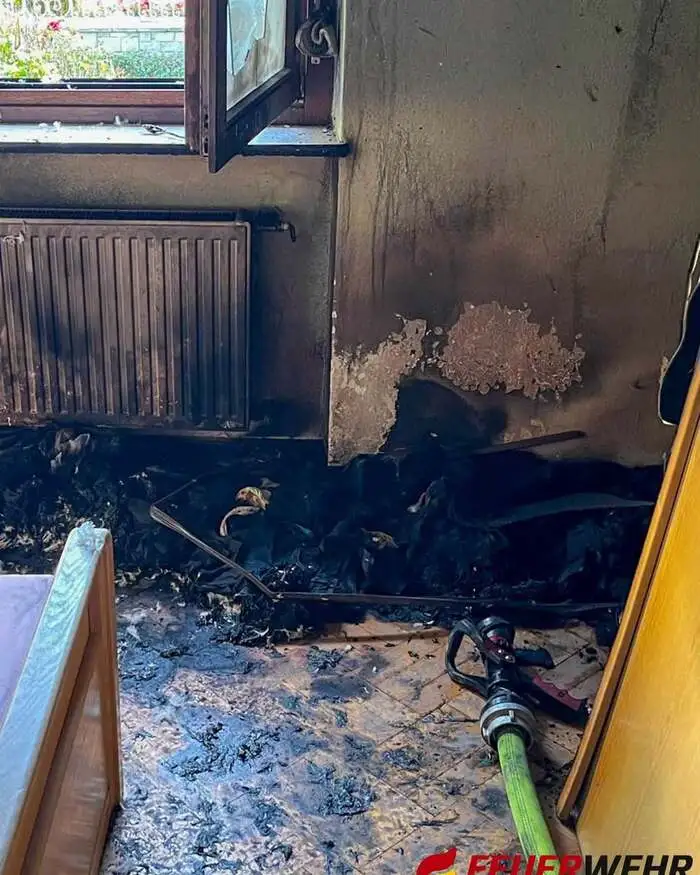 Der Brand ereignete sich im Schlafzimmer des Zweifamilienhauses