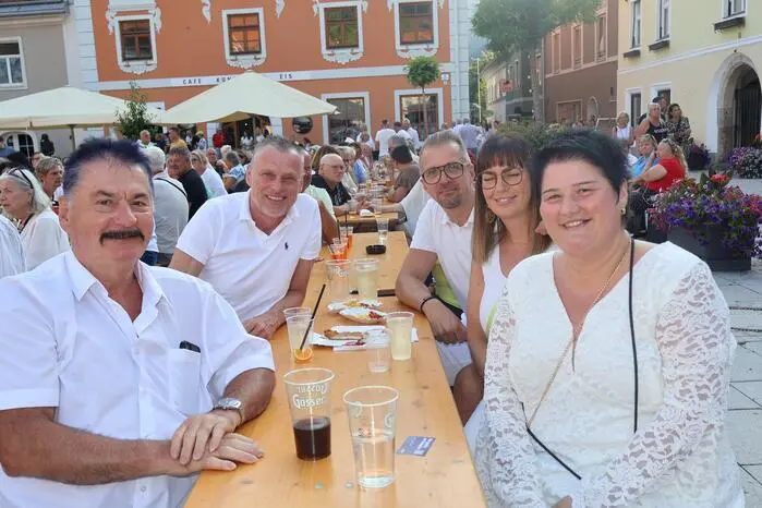 Die Gäste genossen einen geselligen Abend.