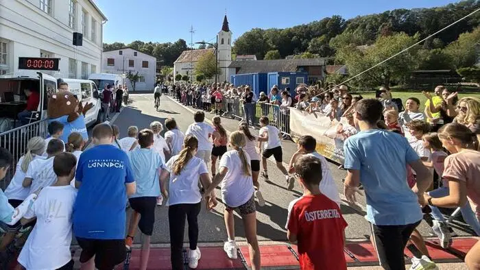 Über 700 sportbegeisterte Teilnehmer lockte der diesjährige Bad Loipersdorfer Buschenschanklauf samt Genusswanderung an.
