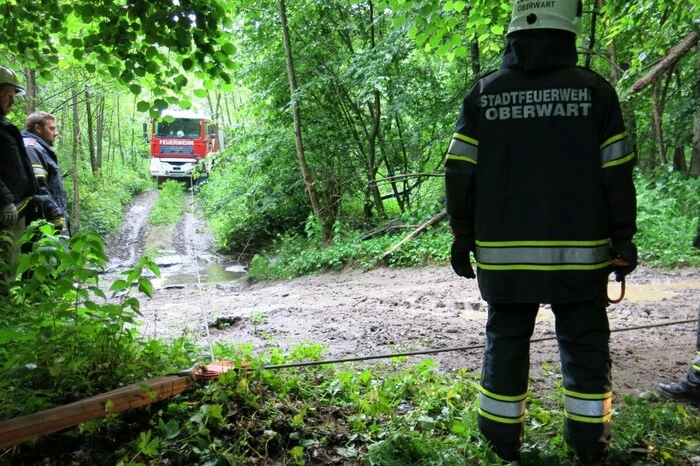 Die Freiwillige Feuerwehr war mit elf Mann sowie dem Einsatzleitfahrzeug (ELF), dem Kleinrüstfahrzeug (KRF) und dem Schweren Rüstfahrzeug (SRF) im Einsatz.