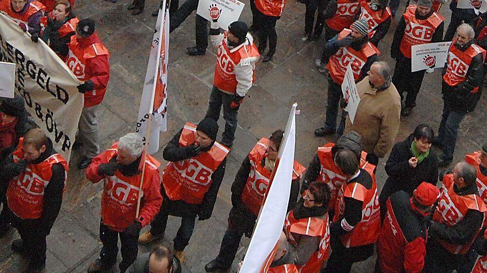 2009 wurde vor der Kärntner Landesregierung für mehr soziale Gerechtigkeit demonstriert. Am Samstag ruft der ÖGB wieder zu einer Demo auf