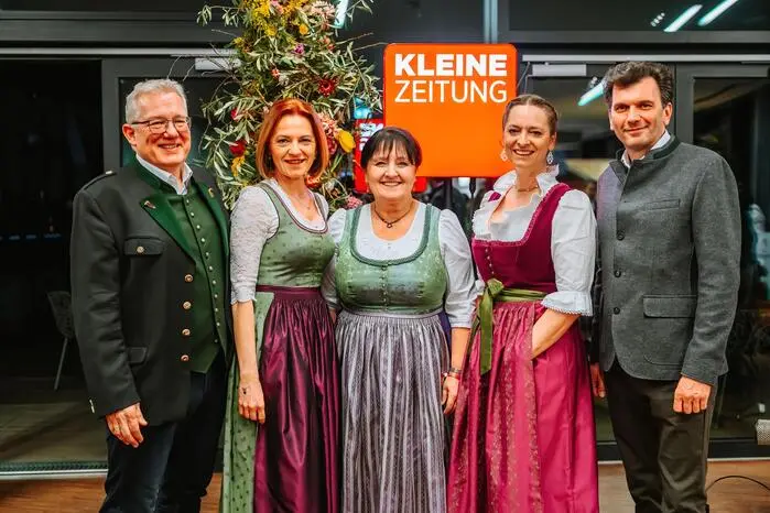 Thomas Spann, Xenia Daum und Oliver Pokorny (Kleine Zeitung) mit den Gästen Landesrätin Simone Schmiedtbauer und Vize-LH Manuela Khom