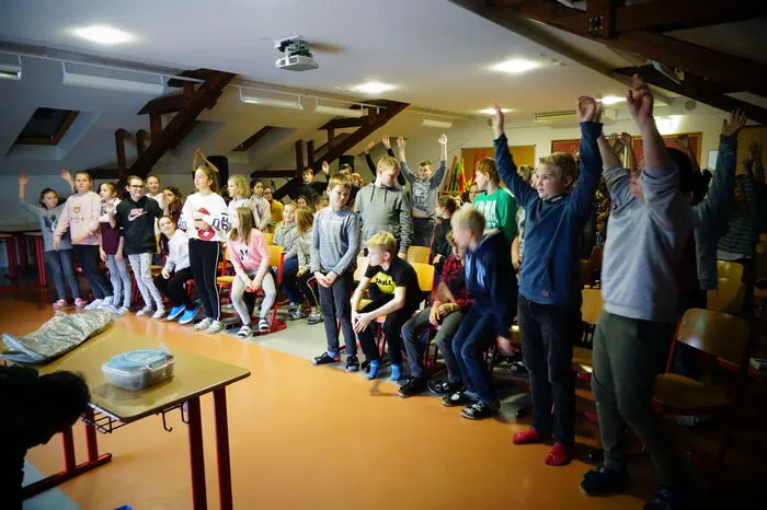 Die Schüler der 1B, 2B und der 2C stellten jede Menge Fragen über das Leben auf den Philippinen.