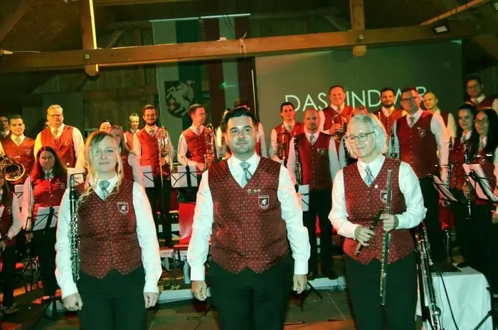 Obmann Thomas Ruprechter sowie die Kapellmeister Gernot Mang, Katharina Marchel und Carina Sammer-Jandl hatten ein flottes, abwechslungsreiches Programm vorbereitet und ernteten dafür tosenden Applaus. Auch Kinder der Volksschule wirkten mit. 