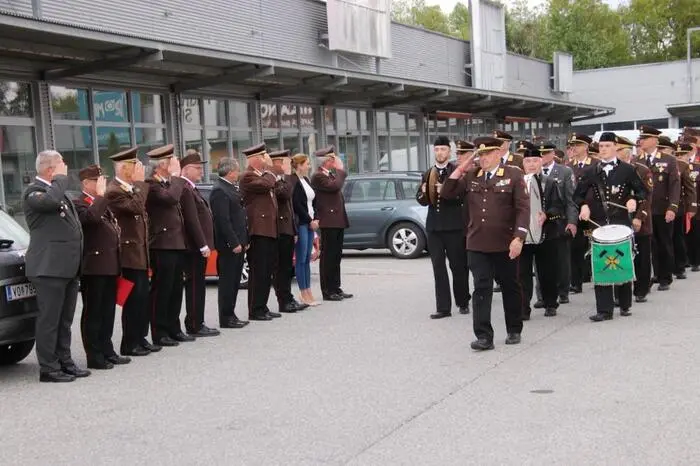 Auszeichnungen für verdienstvolle beziehungsweise langjährige Tätigkeit in der Feuerwehr gab es auch für Peter Reiner, Michael Letzer, Oliver Kloppschitz, Stefan Kulmer, Rene Hois, Cornelia Kügerl, Manfred Auner, Bernhard Auner, Johann Langmann, Franz Schriebl, Franz Zwanzger, Engelbert Köppel und Franz Sommer jun.