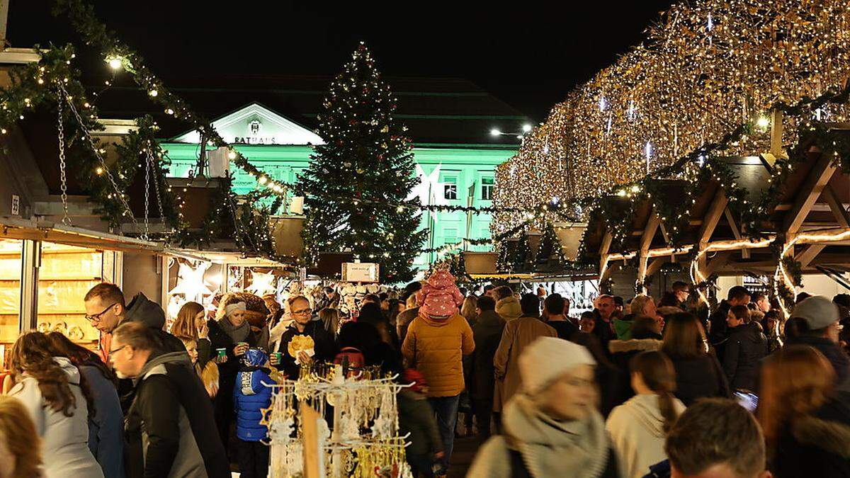 Alle Jahre wieder lockt der Christkindlmarkt auf den Neuen Platz in Klagenfurt