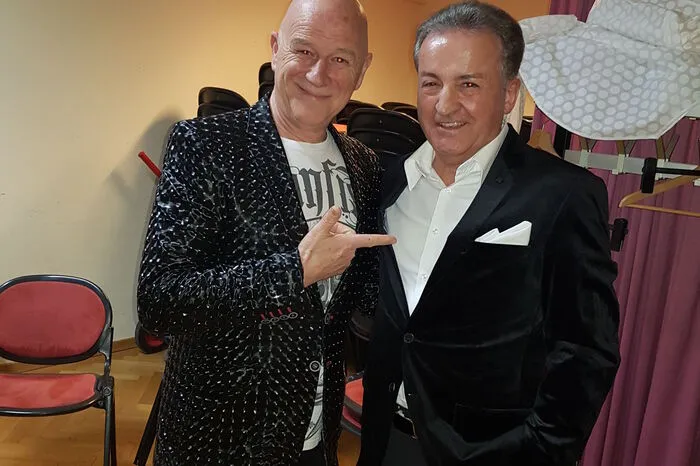 Die Siegerehrung und Aftershow Party fand im bis auf den letzten Platz gefüllten großen Festsaal des Casino Baden statt, wo Alexander Goebel (Bild), Ron Glaser, Waterloo, Francine Jordi … u. a. bei der von „Rapid Stimme“ Andy Marek moderierten Veranstaltung bis in die Morgenstunden für Megastimmung sorgten.