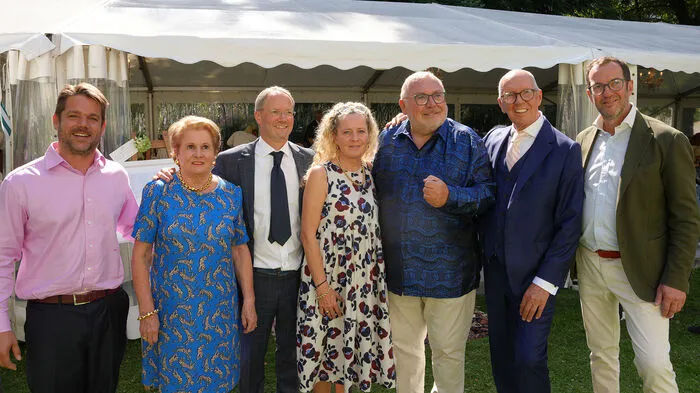 200 Jahre Schrothkur und 80 Jahre Dr. Rainer Schroth waren in Obervellach gute Gründe für ein großes Fest: Klemens Haselsteiner, Inge, Martin und Elke Schroth, Alfred Gusenbauer sowie Rainer und Christian Schroth.