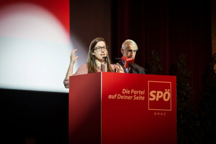 Klicken Sie sich durch die Bilder des Parteitages.