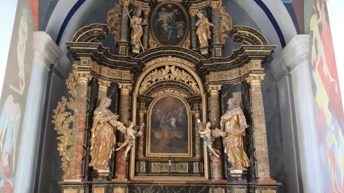 Der barocke Hochaltar in der Josefikirche in Bad Schwanberg