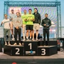 Die strahlenden Siegerteams beim Company-Triathlon 