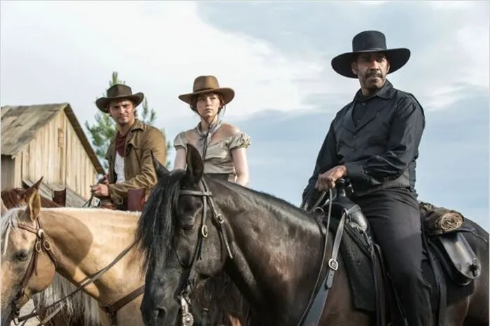 Denzel Washington, Haley Bennett, Luke Grimes