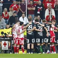 Die Spieler machten die Mauer