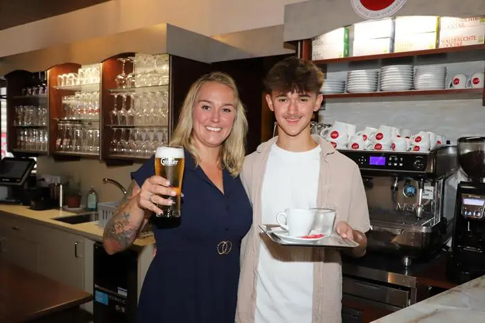 Stieg ins Gastgewerbe ein: Tanja Kröll mit ihrem Sohn Quentin