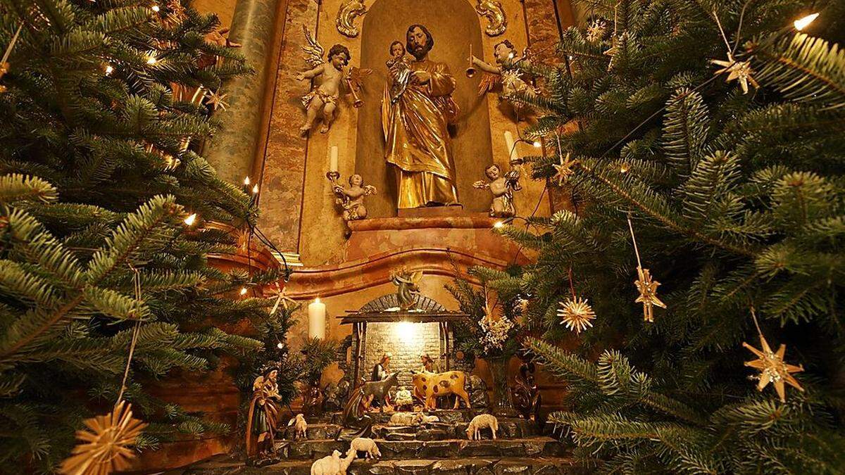 Bei der Christmette wird es in der Kirche besonders stimmungsvoll