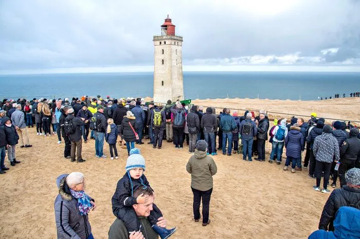 Viele Schaulustige wohnten der spektakulären Aktion bei.