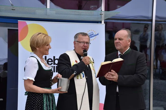 Nach der Segnung stand ein Rundgang durch die neue Lebenswelt Wasser am Programm. Klicken Sie sich durch!