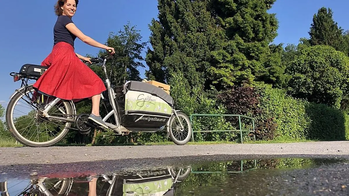 Stefanie Köberl stellt Gutes vom Bauernhof mit Lastenrad zu