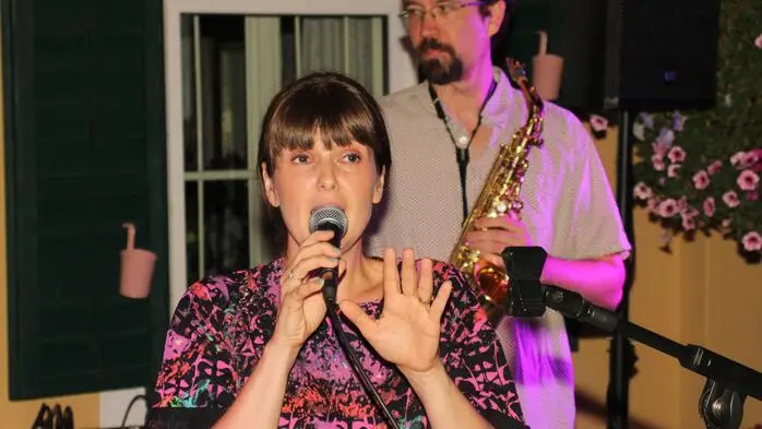 Eine musikalische Reise mit Pop-, Jazz- und lateinamerikanische Musik unternahmen die Mitglieder der Gruppe „Stella“ mit dem Publikum beim Schilcherhof in Ligist.