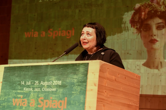 Rabinovich würdigte in ihrer Rede die vielen neuen Dinge, die es bei dem Festival zu entdecken gelte. Sie ging überraschend detailliert auf das Programm ein, befasste sich aber auch mit Grundsätzlichem.