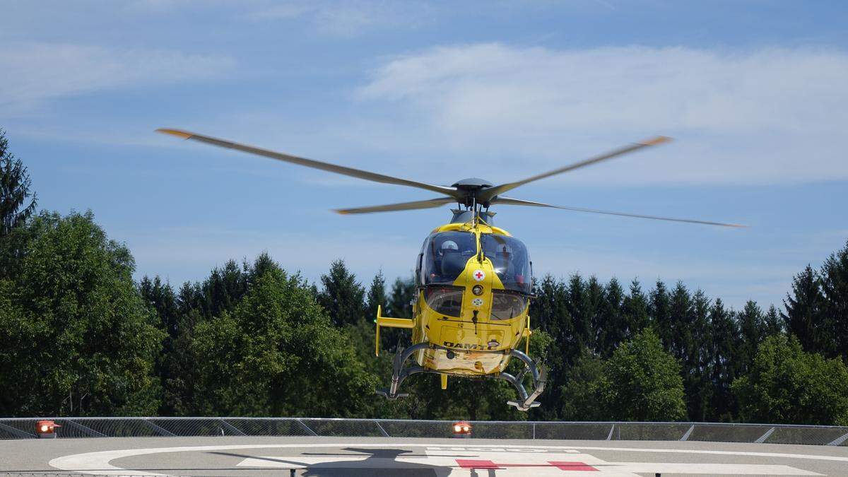 Der Rettungshubschrauber Christophorus 16 brachte den schwer verletzten Motorradfahrer ins LKH Hartberg