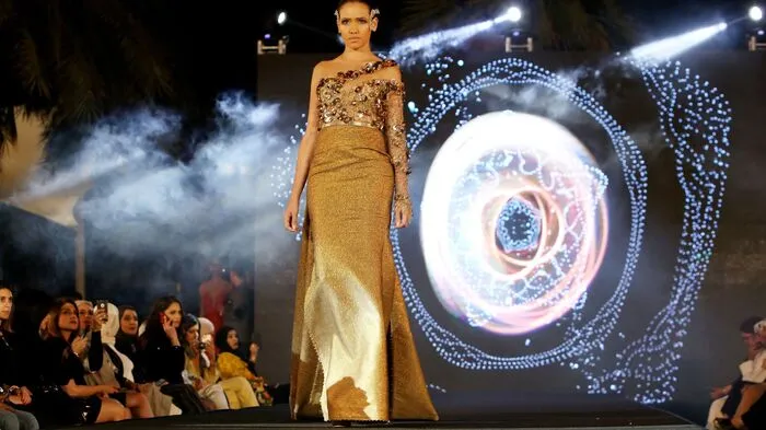 Welche Frau wünscht sich nicht, einmal im Leben als Prinzessin oder gar Königin durchs Leben zu schreiten. Den Models bei der Fashion Week Kuwait ist es vergönnt - zumindest das eine Mal.