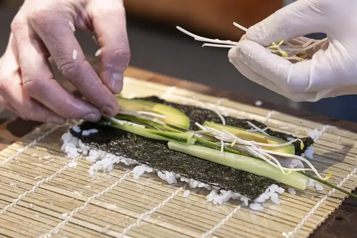 Klassische Maki- und Inside-Out-Rolls.