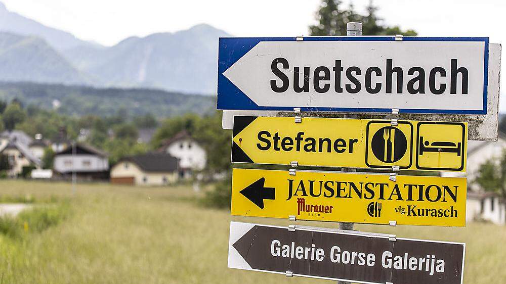 Das Schild Suetschach soll bald um den slowenischen Namen Sveče ergänzt werden