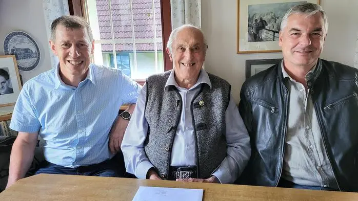 Werner Weißensteiner, Obmann der Bauernbund-Ortsgruppe Marhof, Altbürgermeister Anton Harzl und Karl Bohnstingl, Bürgermeister von Stainz (v. l.)