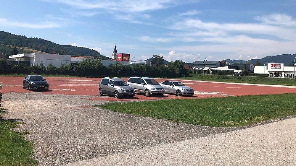 Am ehemaligen Sportplatz des Gymnasiums in Völkermarkt, der als Parkplatz genutzt wird, soll der &quot;Billa Plus&quot; errichtet werden
