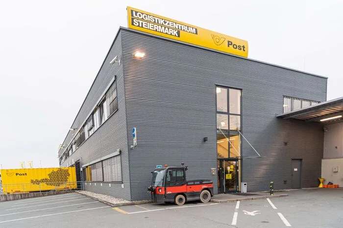 Das Logistikzentrum Steiermark in Kalsdorf - daneben wird eine neue Halle gebaut