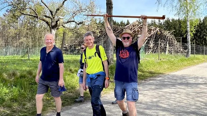 Zum 36. Mal fand in Großsteinbach der Schachblumenwandertag statt.
